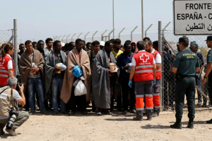 criză migranți Ceuta illustration for Tragedia de la Ceuta: Imagini Reuters cu criza migranților la frontiera spaniolă.